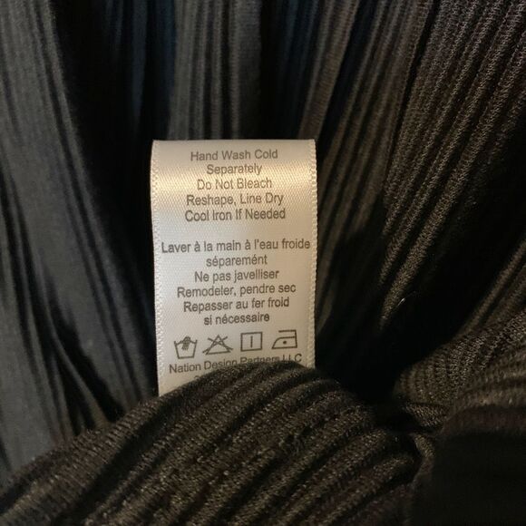 Andrea Jovine Crinkle Front Knot Dolman Short Sleeve Black Top Size Small - Picture 7 of 8